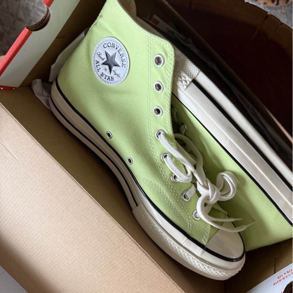 Brand new never worn Converse hightops